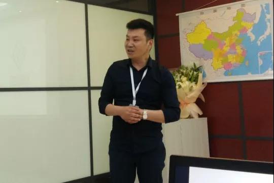 16岁带60元闯荡江苏，斗争25年乐成转型牵手亚星国际