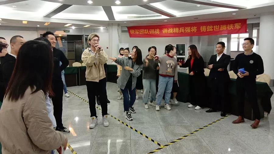 亚星国际控股晨会：增进企业文化建设，展示亚星国际人风范！