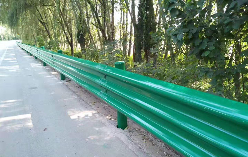 三波护栏的规格、制造工序、特点和用途是什么？