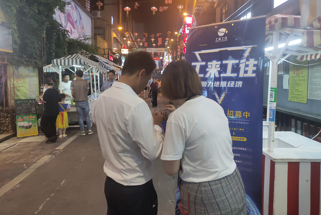 地摊热浪后，小摊贩该何去何从？